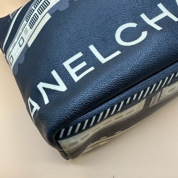 Chanel Cc Logo Le Tren Shopper - Picture 5 of 11